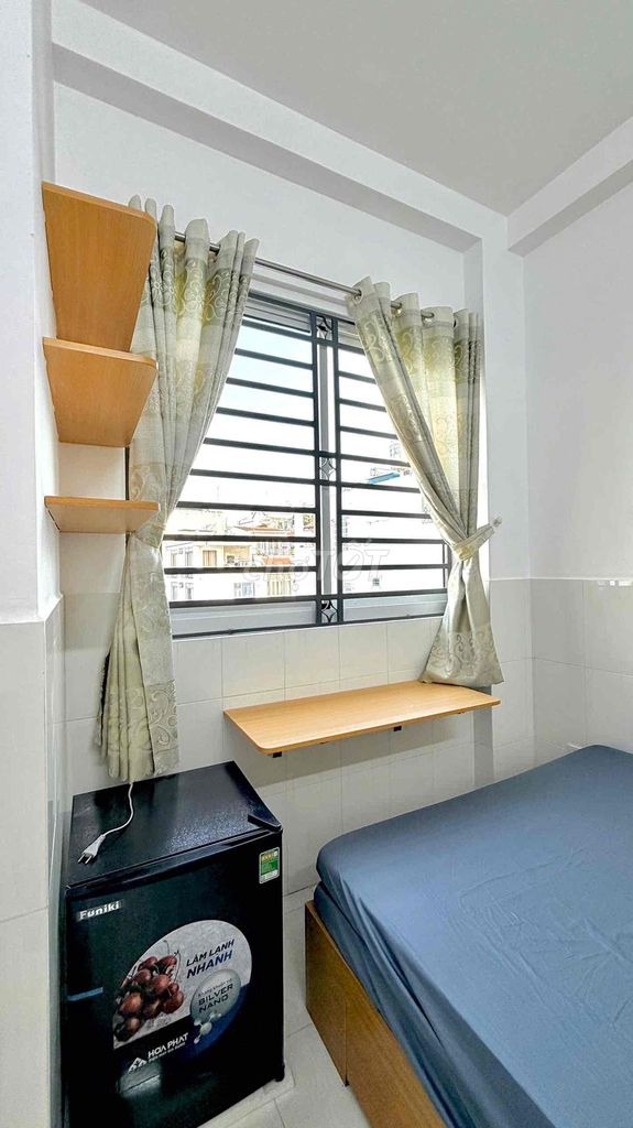 Rent a balcony full new interior just outside Cầu Ông Lãnh