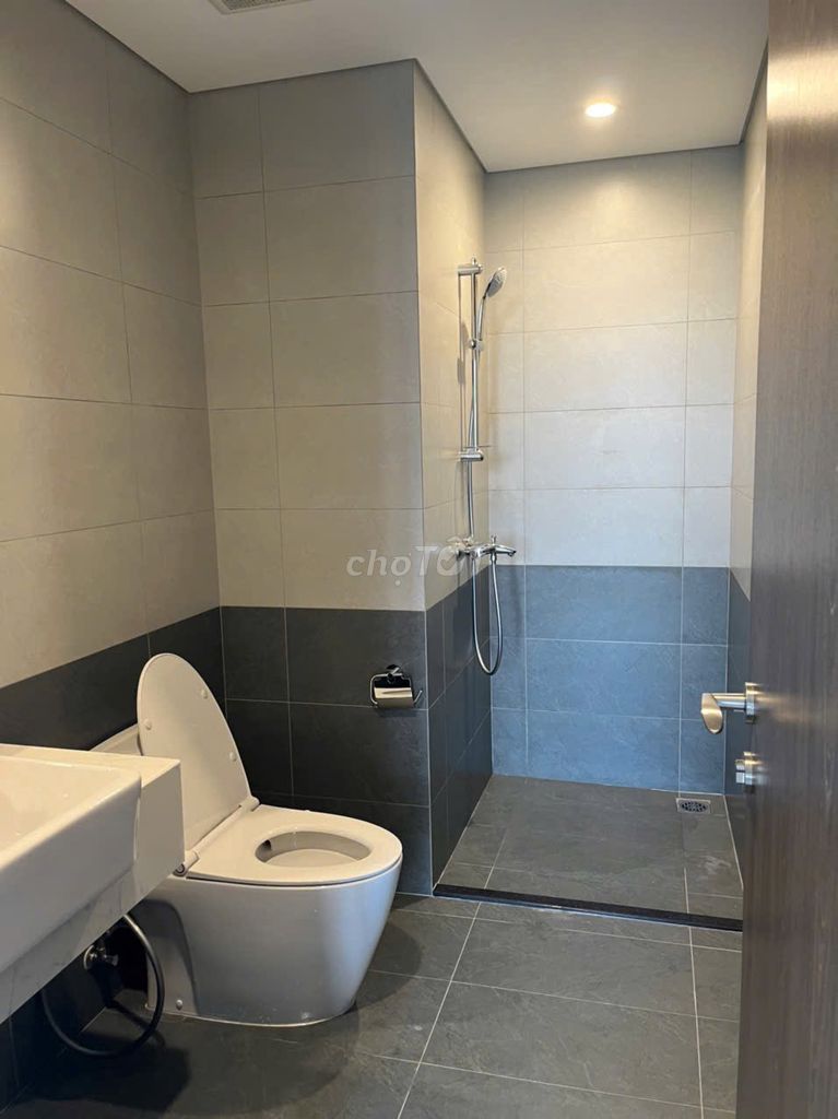 Rent VinQ9 apartments. Two bedrooms. Two good toilets.