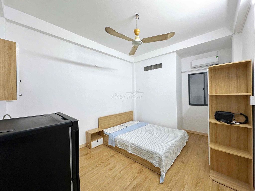 Hotels near the Grand Hospital and the Office of Fang Manor, Windy