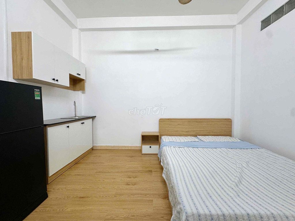 Hotels near the Grand Hospital and the Office of Fang Manor, Windy