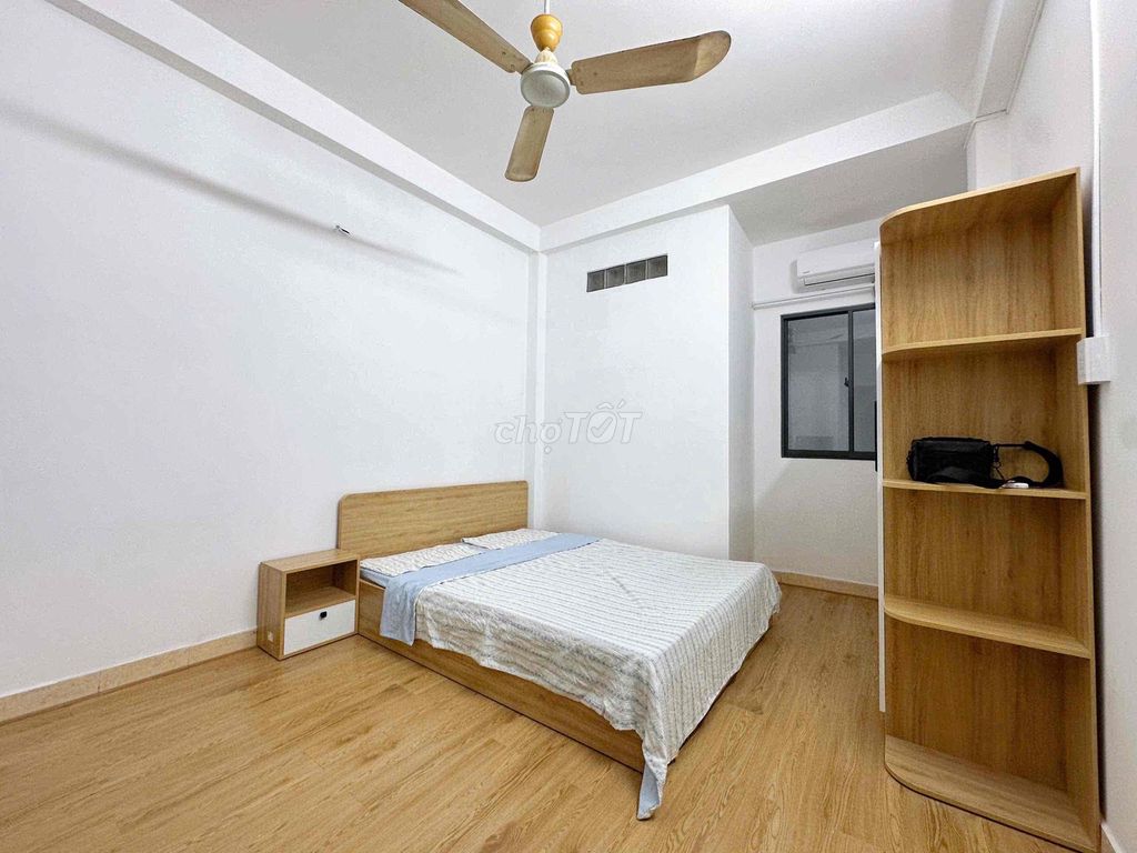 Hotels near the Grand Hospital and the Office of Fang Manor, Windy