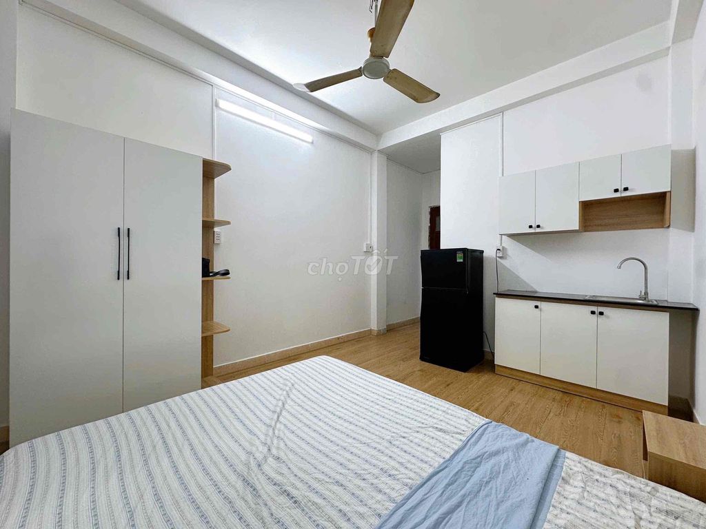 Hotels near the Grand Hospital and the Office of Fang Manor, Windy