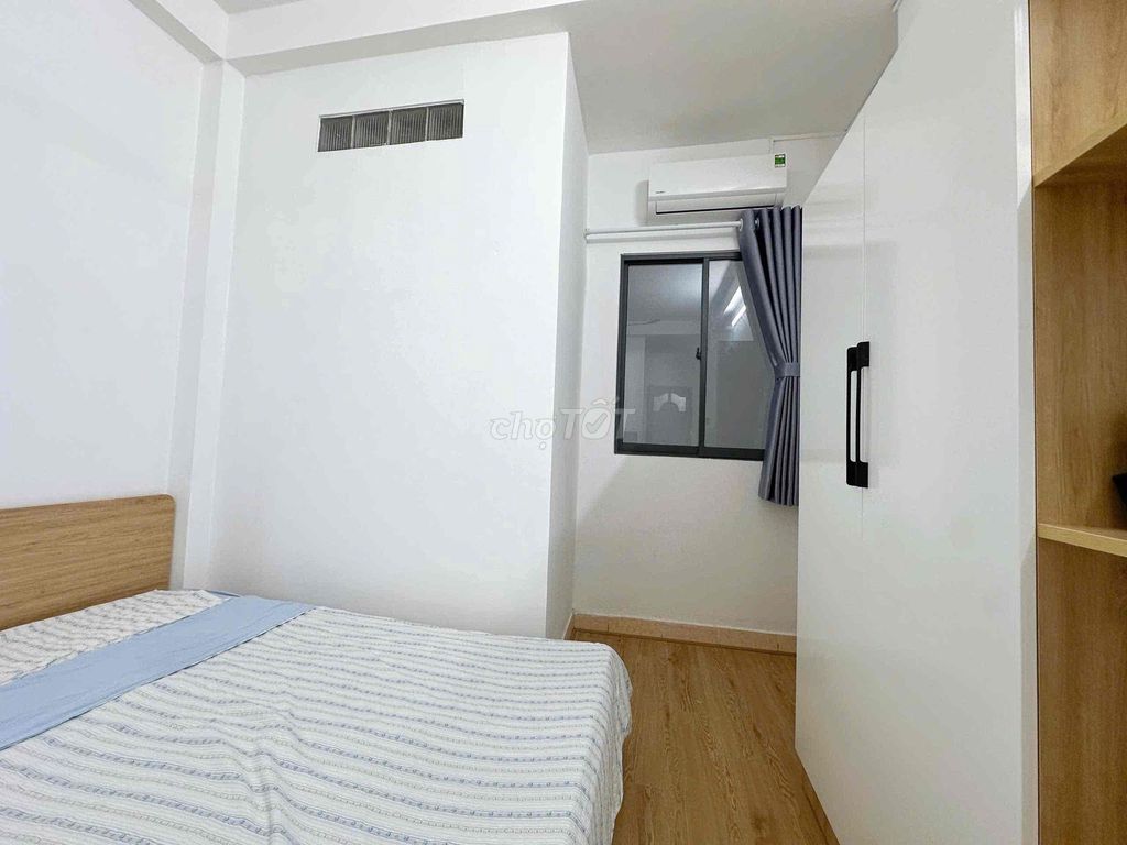 Hotels near the Grand Hospital and the Office of Fang Manor, Windy