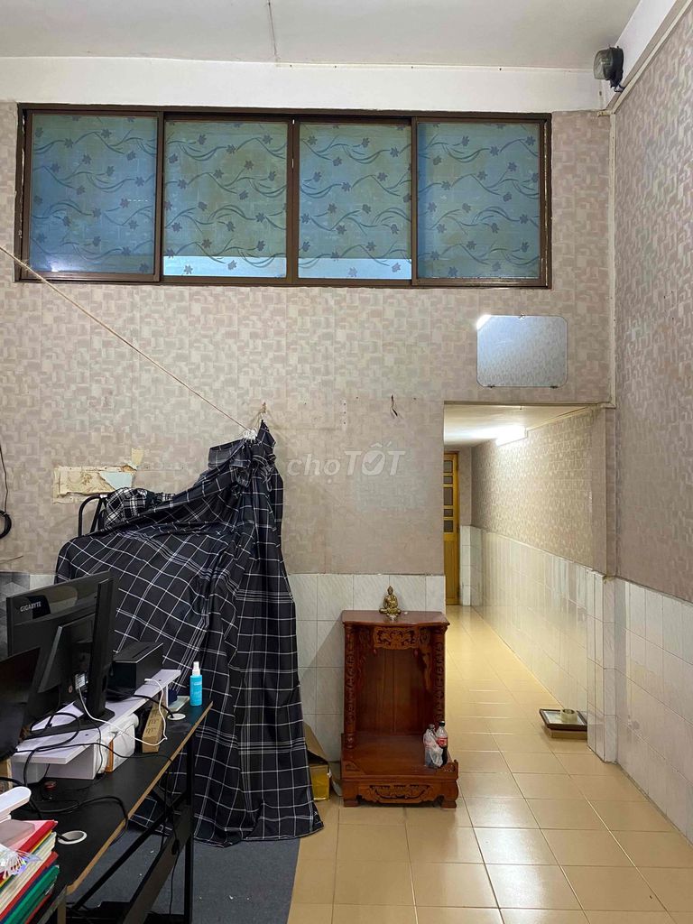 House 1-1-30 A Phùng Hưng. Two bedrooms. A two-cycilic bathroom.
