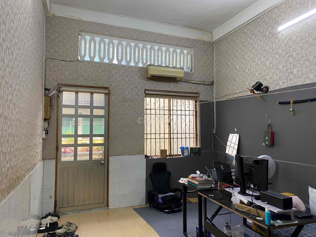 House 1-1-30 A Phùng Hưng. Two bedrooms. A two-cycilic bathroom.