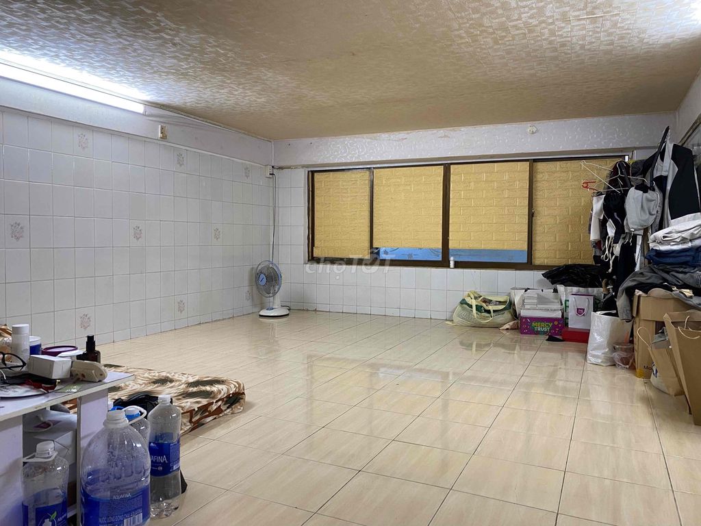 House 1-1-30 A Phùng Hưng. Two bedrooms. A two-cycilic bathroom.