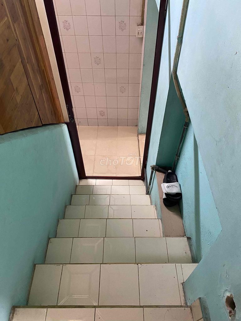 House 1-1-30 A Phùng Hưng. Two bedrooms. A two-cycilic bathroom.