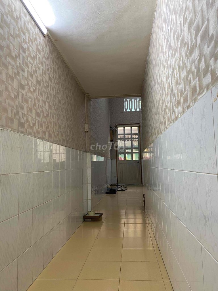 House 1-1-30 A Phùng Hưng. Two bedrooms. A two-cycilic bathroom.