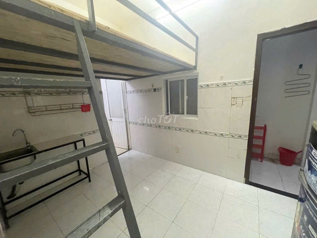 Super pretty near the market -- 25 M2 - full interior - free car
