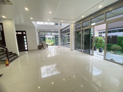 Rent a single house, 500 m.2 Riviera Cove garden yard. 9th District.