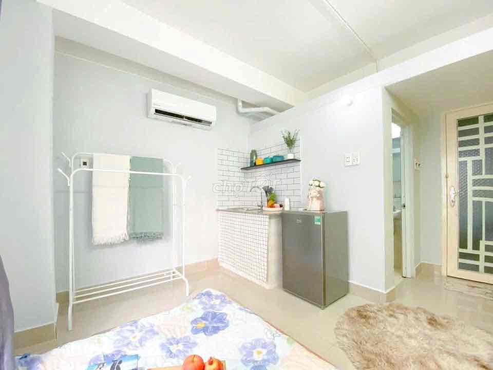 The skylight studio is big, mini-house elevator shelter protection for the reception