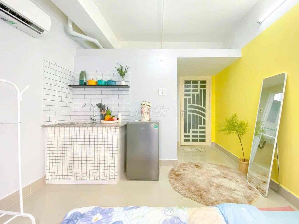 The skylight studio is big, mini-house elevator shelter protection for the reception