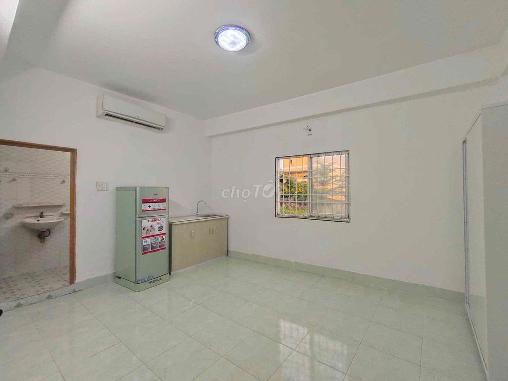 rent 3 sky windows 3 full Kinh Dương Vương interiors