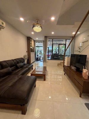Rent a nice full house. Krisc comped Liên Phường District 920 million.