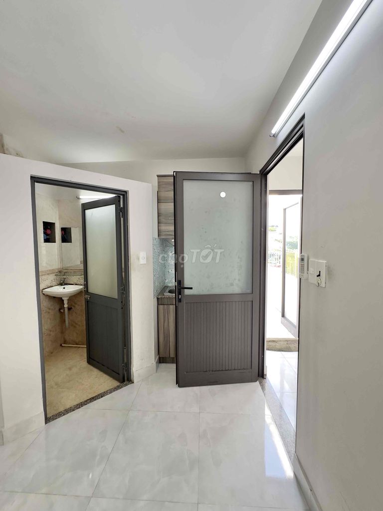 A clear, private rooftop suite at 116/46 Dương Quảng Hàm.