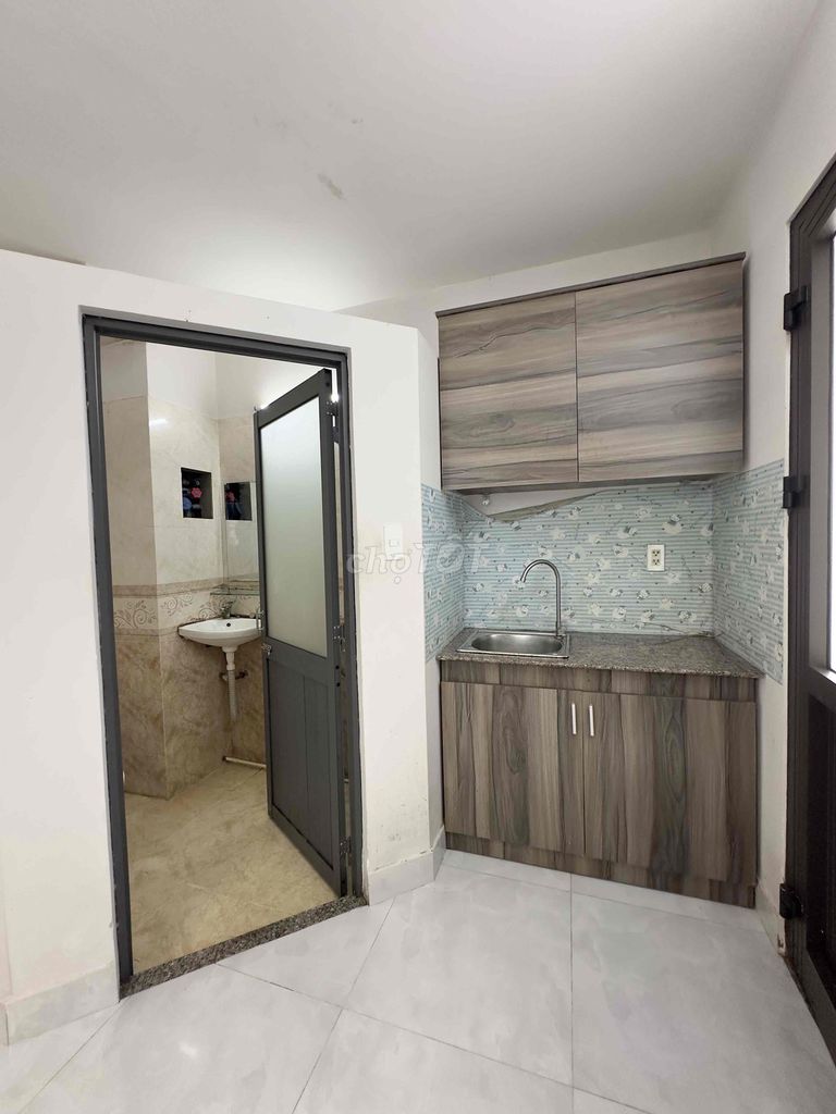 A clear, private rooftop suite at 116/46 Dương Quảng Hàm.