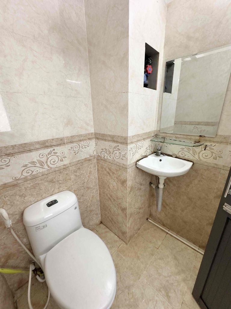A clear, private rooftop suite at 116/46 Dương Quảng Hàm.