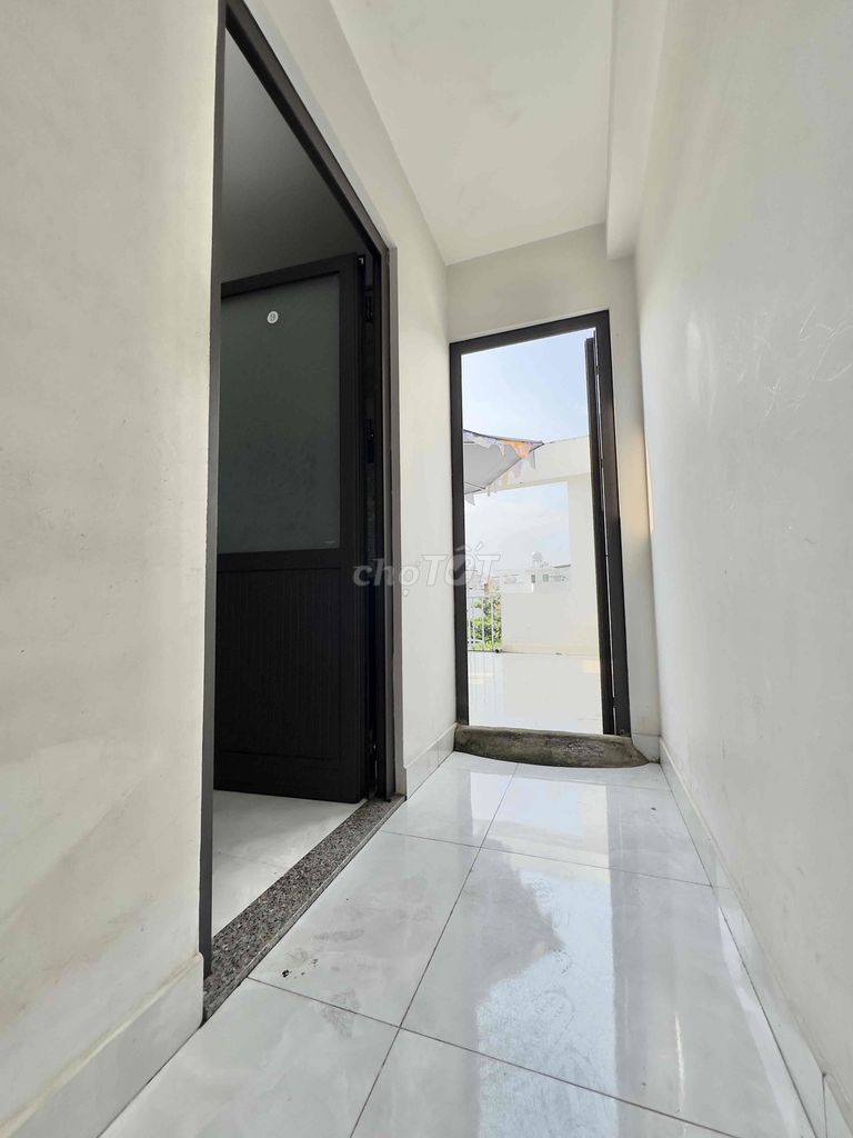 A clear, private rooftop suite at 116/46 Dương Quảng Hàm.