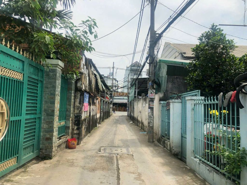 It's the owner of the Huỳnh Tấn Phát alleyhouse in District 7