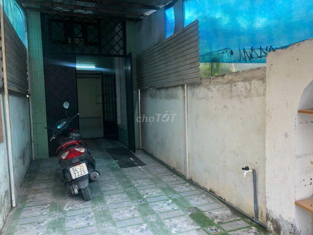 It's the owner of the Huỳnh Tấn Phát alleyhouse in District 7