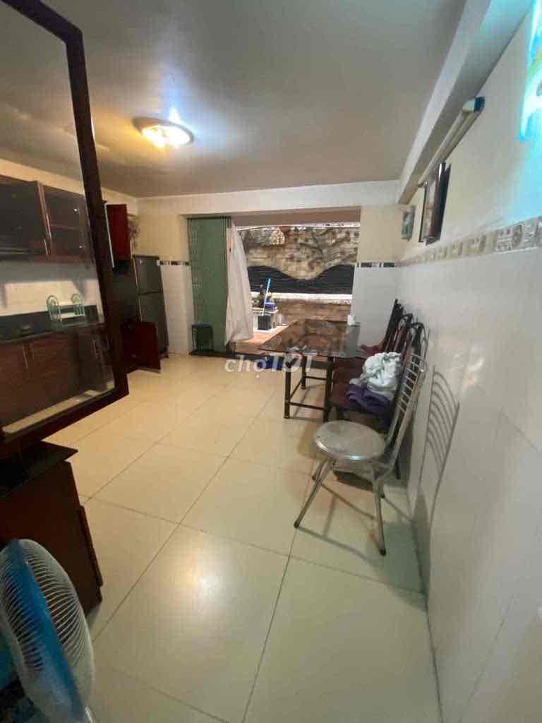 The 10 - square - foot [4 x 20 - 4 - 22 million] square - foot apartment