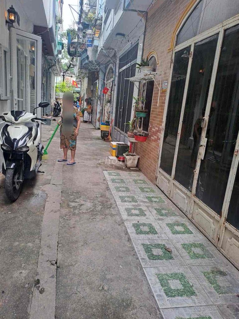 It's only 45 meters a floor. Two bedrooms. 169/ Nguyễn Tư Giản.