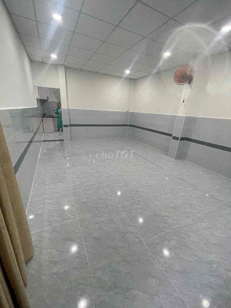 Renting a new house, 3 meters down the alley with air conditioning,