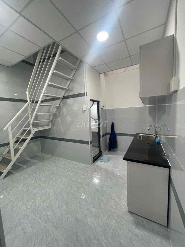 Renting a new house, 3 meters down the alley with air conditioning,