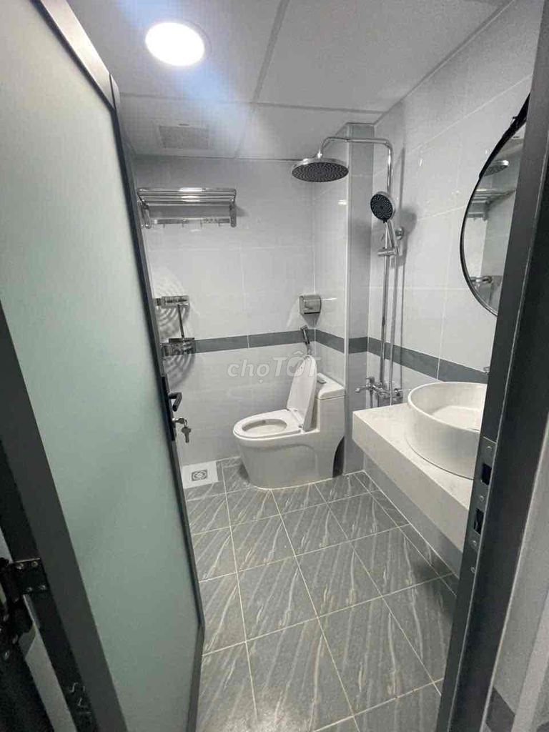 Renting a new house, 3 meters down the alley with air conditioning,