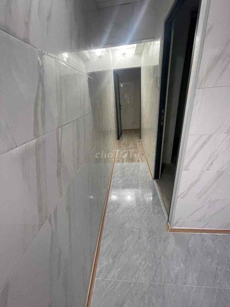Renting a new house, 3 meters down the alley with air conditioning,