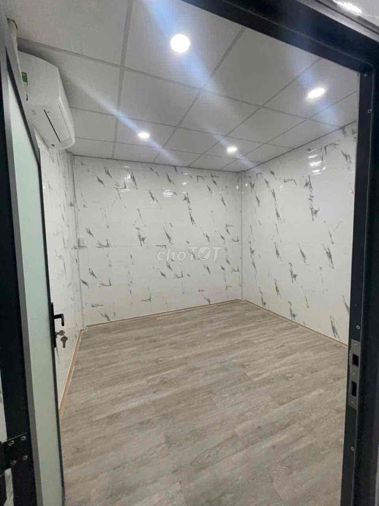 Renting a new house, 3 meters down the alley with air conditioning,