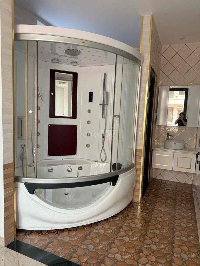 The villa borders the 13x10,2 floors, 4 rooms Full interior