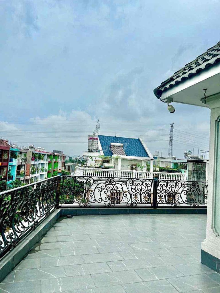 The villa borders the 13x10,2 floors, 4 rooms Full interior