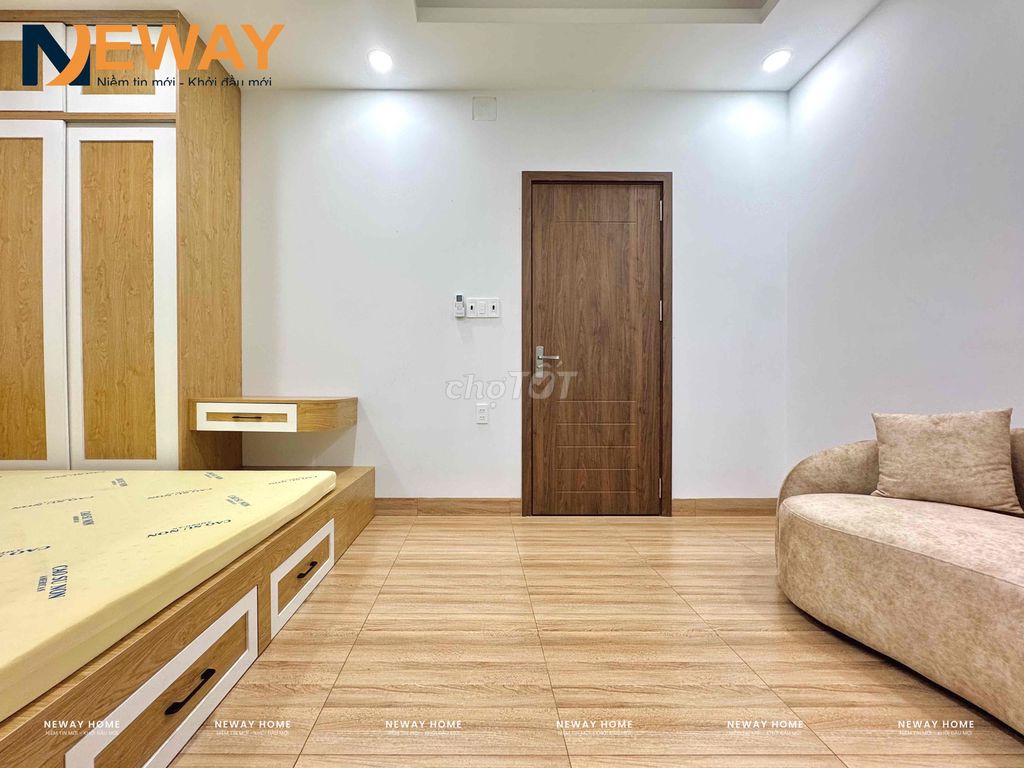 Studio House is senior. - Full Seven.