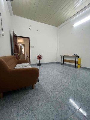Room 20 meters wide.