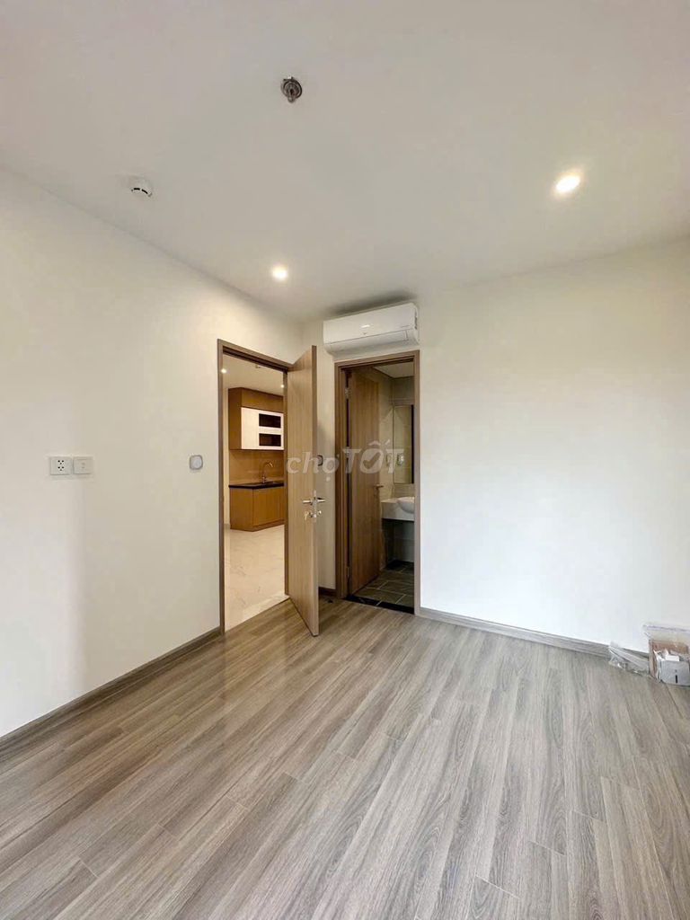 Two bedrooms are 5.5 million a month -- close to metro, the family is comfortable.