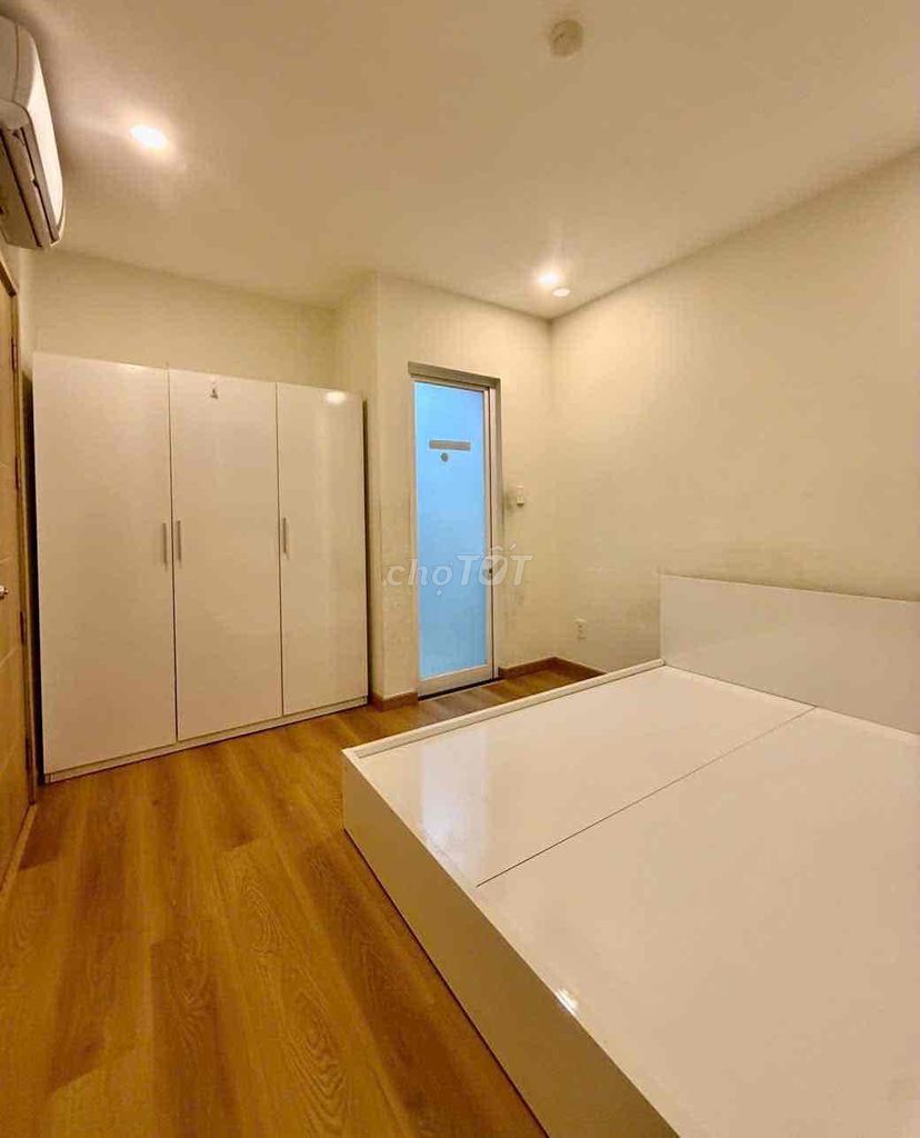 The three bedrooms Full chl's rent only 9.5 million a month.