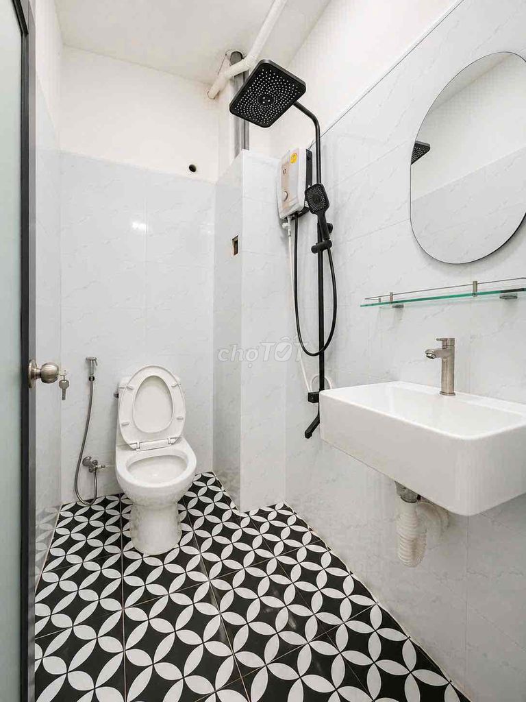 Two bedrooms. A full-house bathroom with cool bandol lying near the medicine. - Cv sphere.