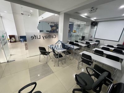 Rent an airport building 6 X20 M