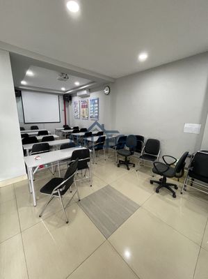 Rent an airport building 6 X20 M