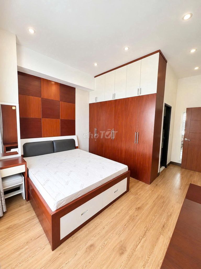 Quick Rent The Flemington, District 11, Area: Eighty-seven feet, two bedrooms, two toilets.