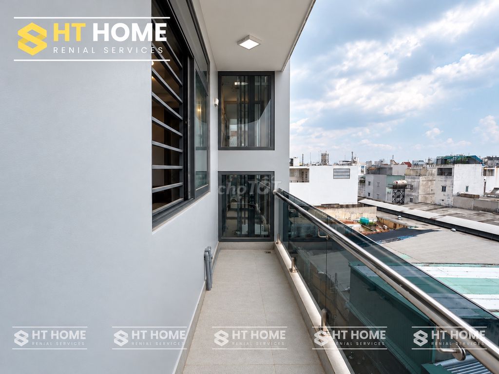 Public balcony studio - 6 million and 5 elevators
