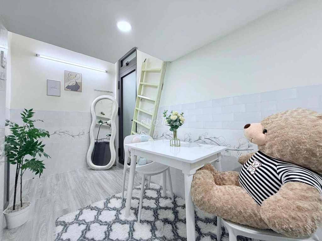 Nice clean room.