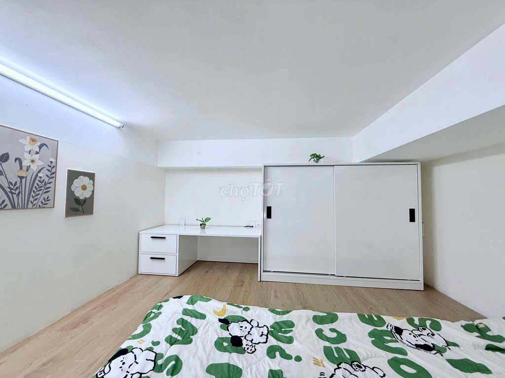 Nice clean room.