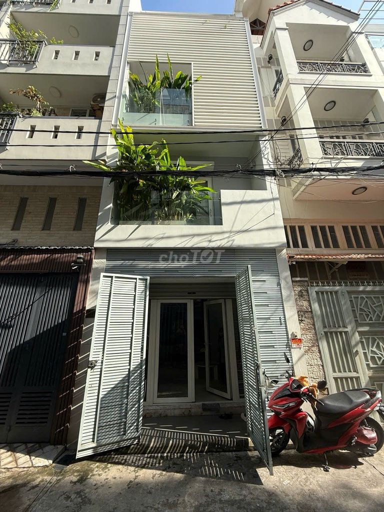 Rent 32/20 A Đặng Văn Ngữ, qpn - 4 bedrooms, roof, 28 million
