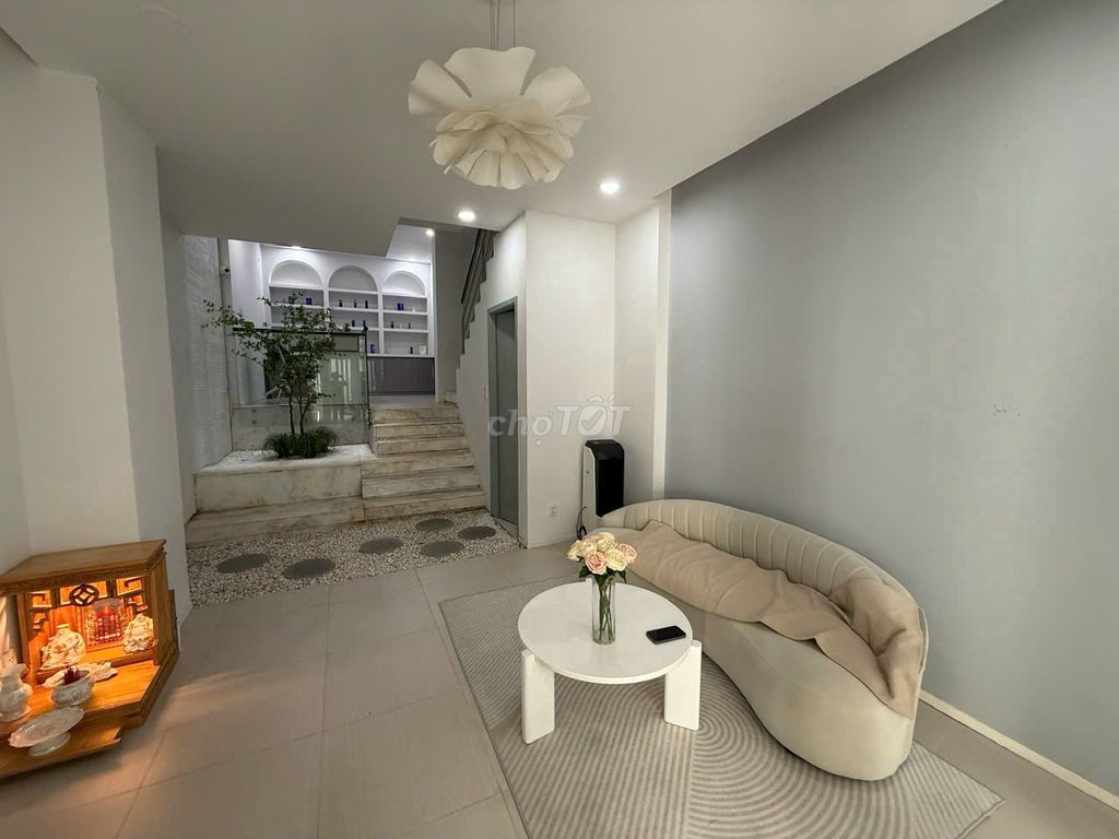 Rent 32/20 A Đặng Văn Ngữ, qpn - 4 bedrooms, roof, 28 million