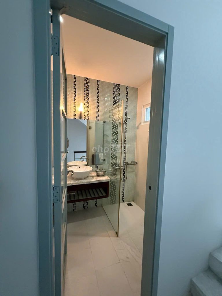 Rent 32/20 A Đặng Văn Ngữ, qpn - 4 bedrooms, roof, 28 million