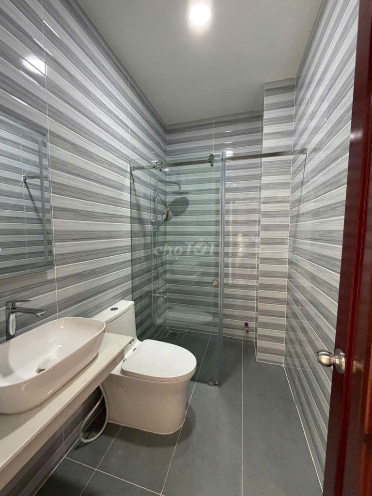 Need to rent an alleyhouse 352 A Lê Hồng Phong-710 1 through 10 to the Mayor's pool
