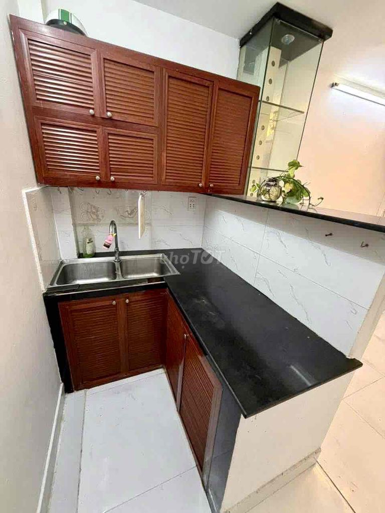 Renting the entire three-story apartment, three bedrooms, Hoàng Văn Thụ, Phú Nhuận, 9.5 million.