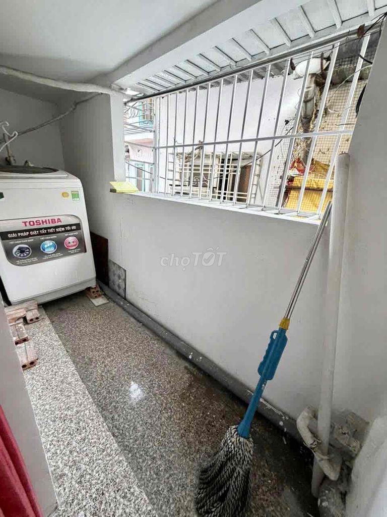Renting the entire three-story apartment, three bedrooms, Hoàng Văn Thụ, Phú Nhuận, 9.5 million.
